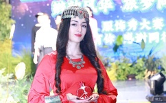 我半夜摸妺妺的奶C了她